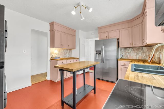 1713 S Columbia Place, Tulsa, OK 74104