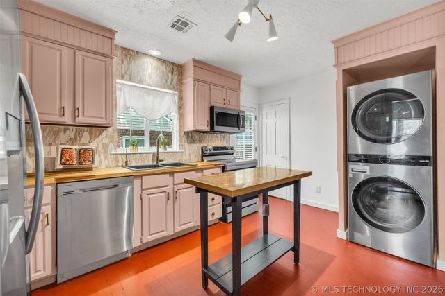 1713 S Columbia Place, Tulsa, OK 74104