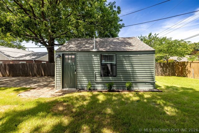 1713 S Columbia Place, Tulsa, OK 74104