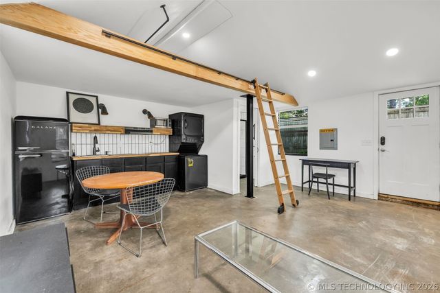 1713 S Columbia Place, Tulsa, OK 74104