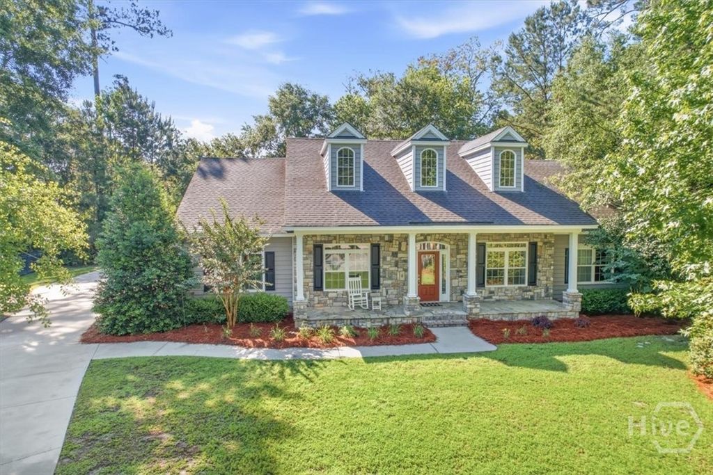 Image 1 of property listing at 37 Macbeth Court S, Richmond Hill, GA 31324
