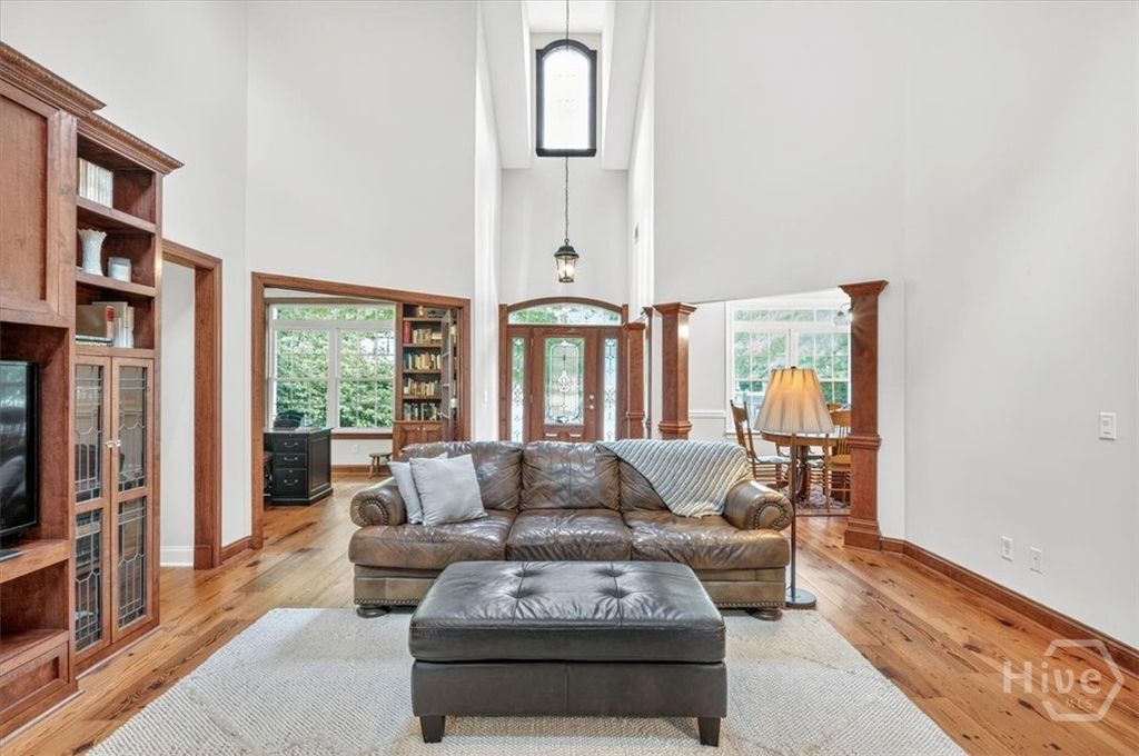 Image 12 of property listing at 37 Macbeth Court S, Richmond Hill, GA 31324