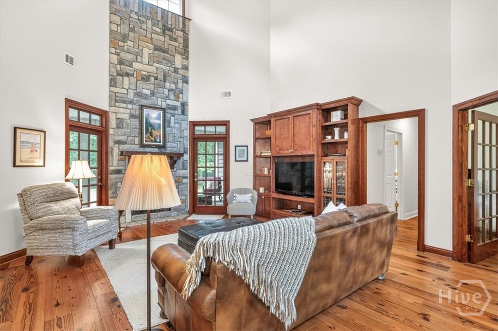 Image 14 of property listing at 37 Macbeth Court S, Richmond Hill, GA 31324