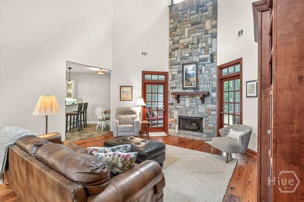 Image 16 of property listing at 37 Macbeth Court S, Richmond Hill, GA 31324