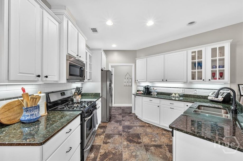Image 20 of property listing at 37 Macbeth Court S, Richmond Hill, GA 31324