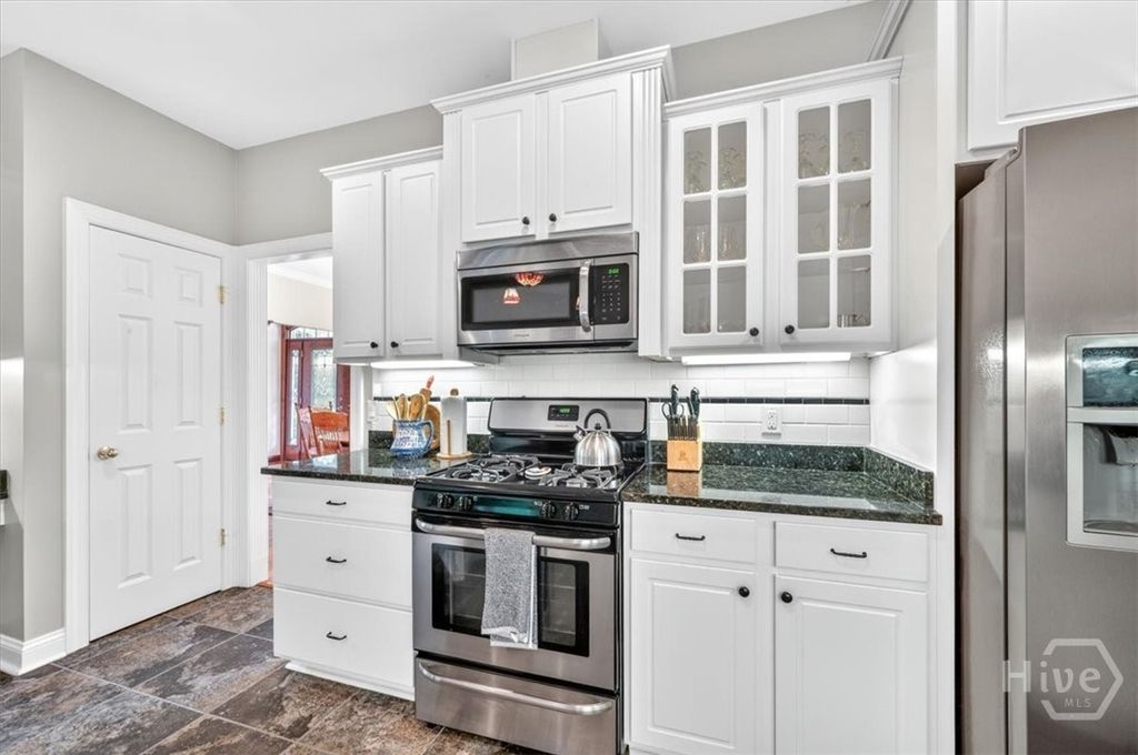 Image 21 of property listing at 37 Macbeth Court S, Richmond Hill, GA 31324
