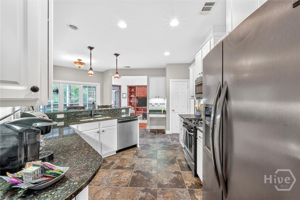 Image 22 of property listing at 37 Macbeth Court S, Richmond Hill, GA 31324