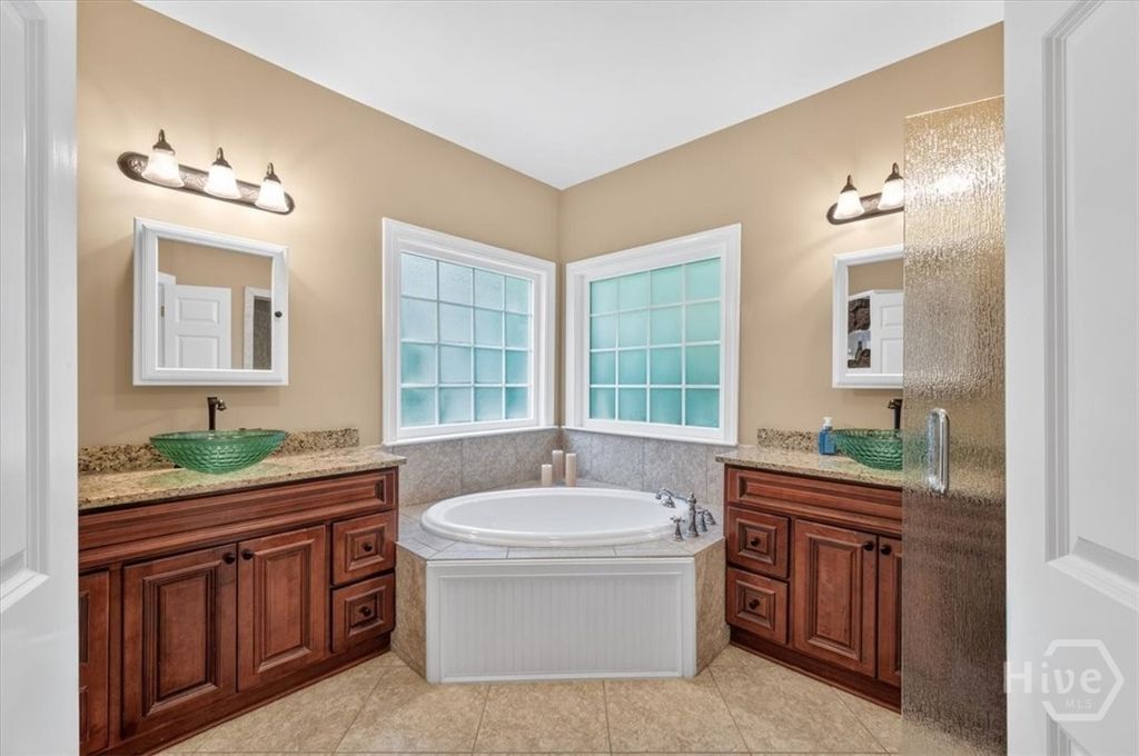 Image 29 of property listing at 37 Macbeth Court S, Richmond Hill, GA 31324