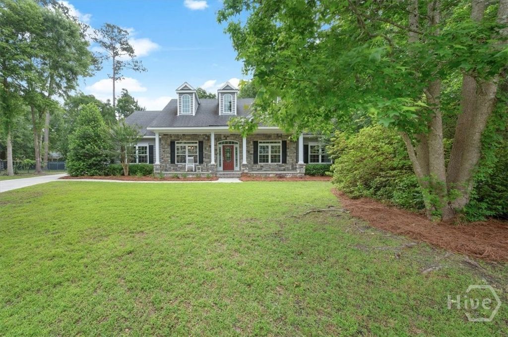 Image 3 of property listing at 37 Macbeth Court S, Richmond Hill, GA 31324
