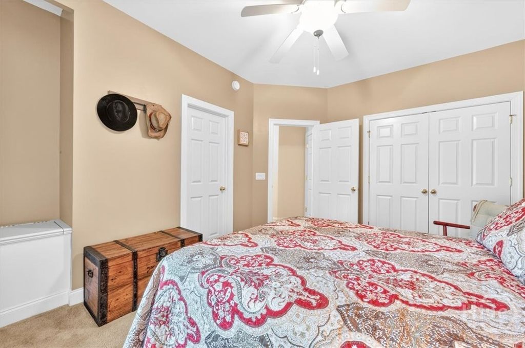 Image 33 of property listing at 37 Macbeth Court S, Richmond Hill, GA 31324