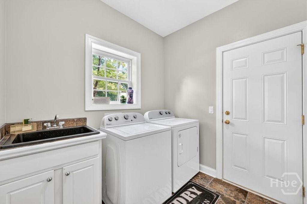 Image 38 of property listing at 37 Macbeth Court S, Richmond Hill, GA 31324