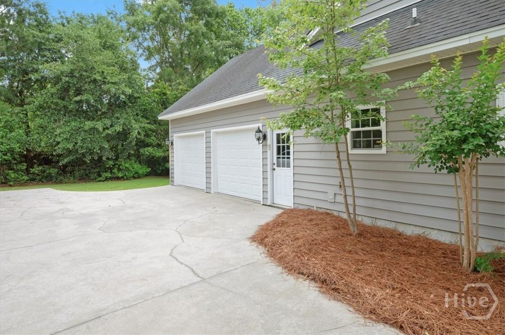 Image 49 of property listing at 37 Macbeth Court S, Richmond Hill, GA 31324