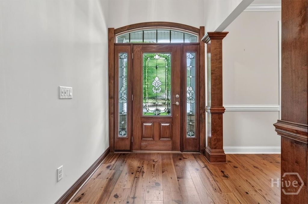 Image 8 of property listing at 37 Macbeth Court S, Richmond Hill, GA 31324
