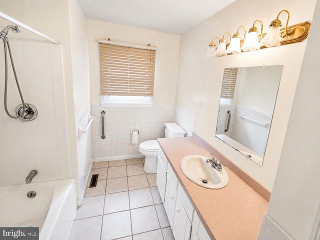 300 WILSON AVE, Woodbury Heights, NJ 08097