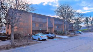 406 Mcknight Park Dr, Ross Twp, PA 15237