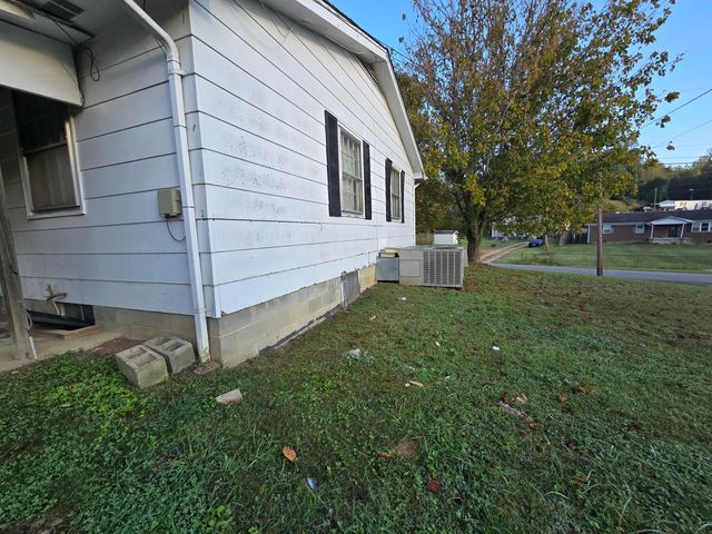 225 Highway 930, Artemus, KY 40903