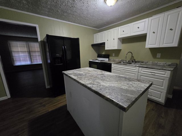 225 Highway 930, Artemus, KY 40903