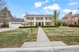 11 Wellington Place, Grosse Pointe, MI 48230