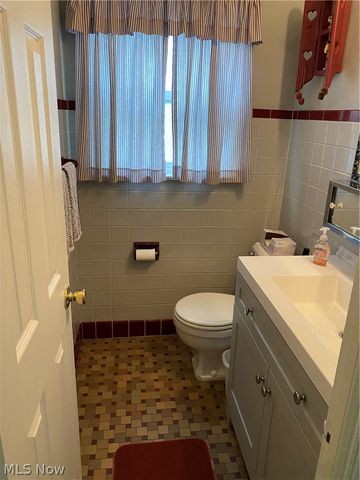 2006 Campus Road, South Euclid, OH 44121