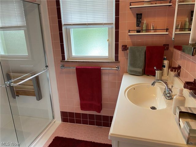2006 Campus Road, South Euclid, OH 44121