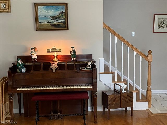 2006 Campus Road, South Euclid, OH 44121