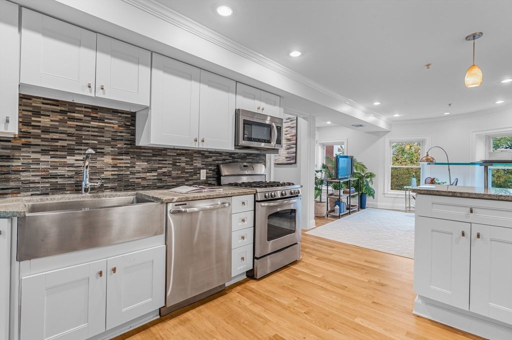 385 Meridian St 3, Boston, MA 02128