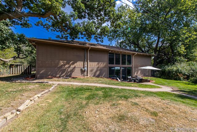 73 Nevada Avenue, Rochester Hills, MI 48309