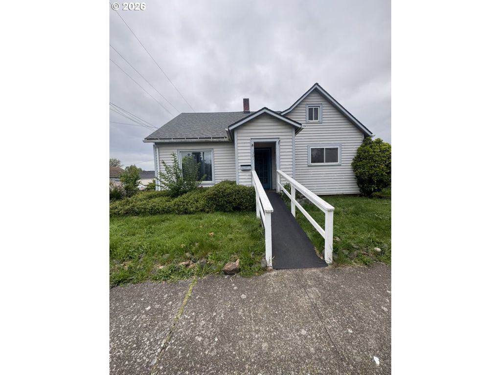 Image 1 of property listing at 1301 Ne IRVINE St, Mc Minnville, OR 97128
