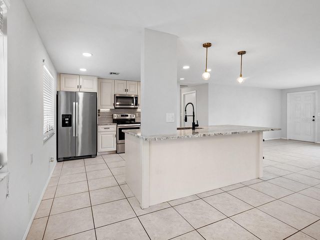 1216 SUNSET AVENUE, Nokomis, FL 34275