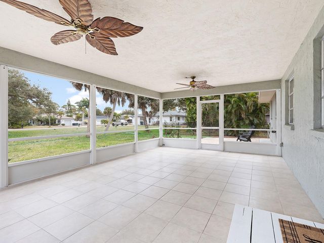 1216 SUNSET AVENUE, Nokomis, FL 34275