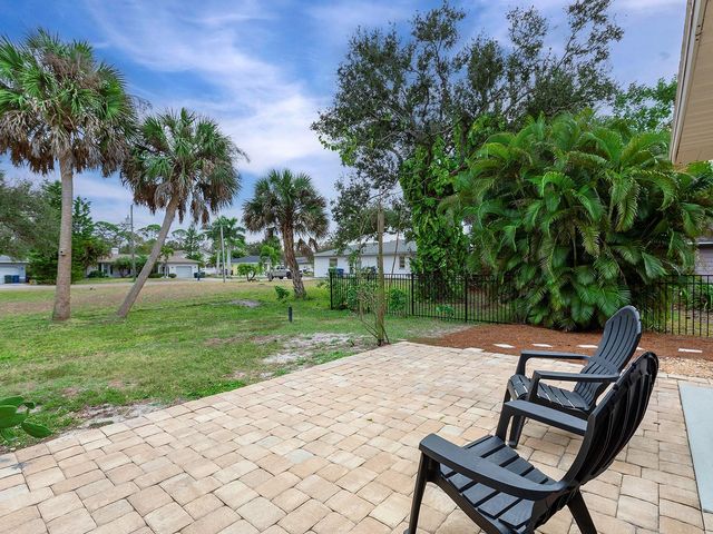 1216 SUNSET AVENUE, Nokomis, FL 34275