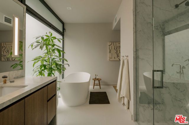 702 N Doheny Drive TH8, West Hollywood, CA 90069