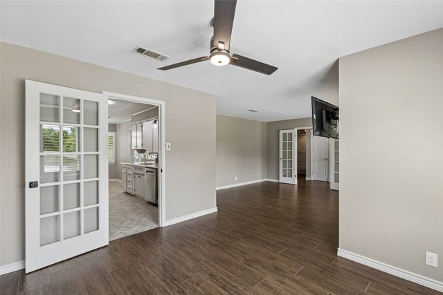 3920 Georgian Drive, Haltom City, TX 76117