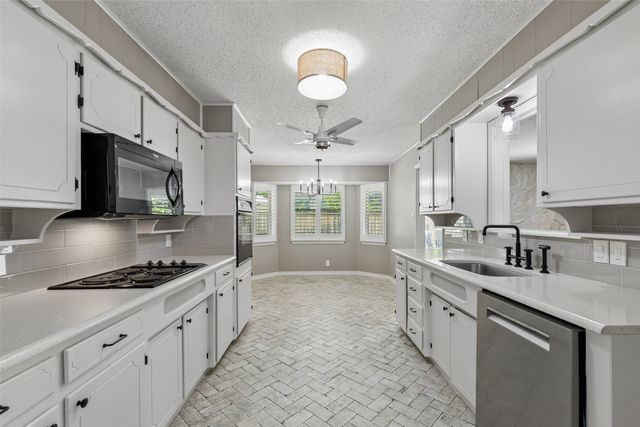 3920 Georgian Drive, Haltom City, TX 76117