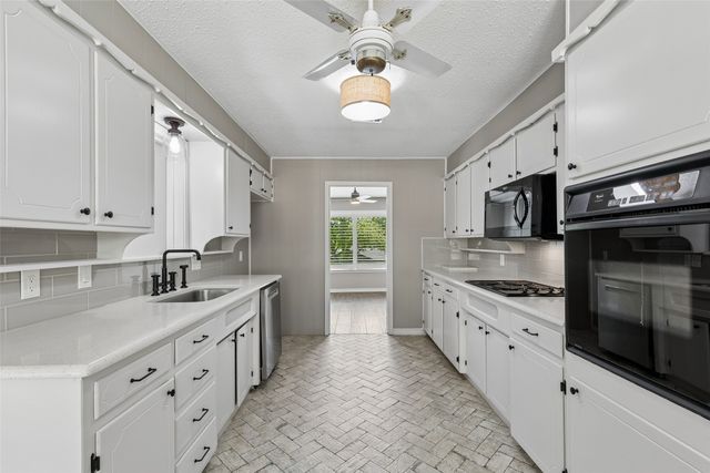 3920 Georgian Drive, Haltom City, TX 76117