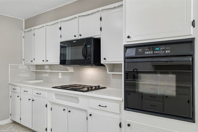 3920 Georgian Drive, Haltom City, TX 76117