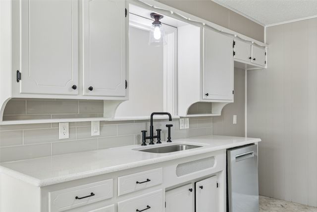 3920 Georgian Drive, Haltom City, TX 76117