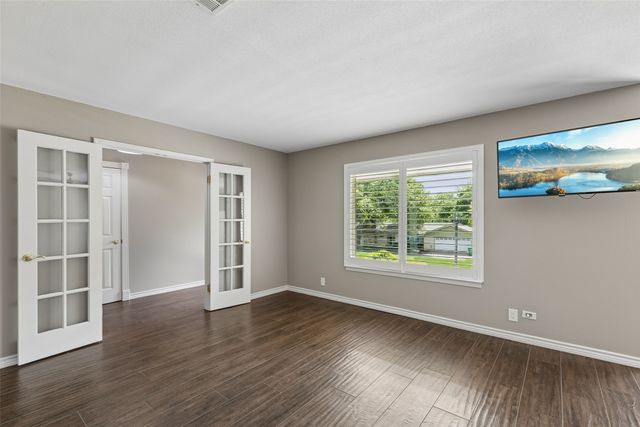 3920 Georgian Drive, Haltom City, TX 76117