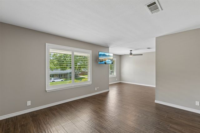 3920 Georgian Drive, Haltom City, TX 76117