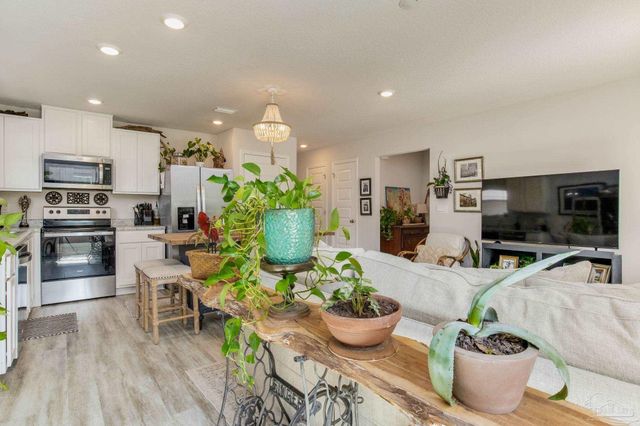 2568 Sutton Place Dr, Cantonment, FL 32533