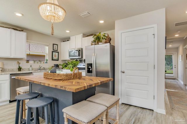 2568 Sutton Place Dr, Cantonment, FL 32533