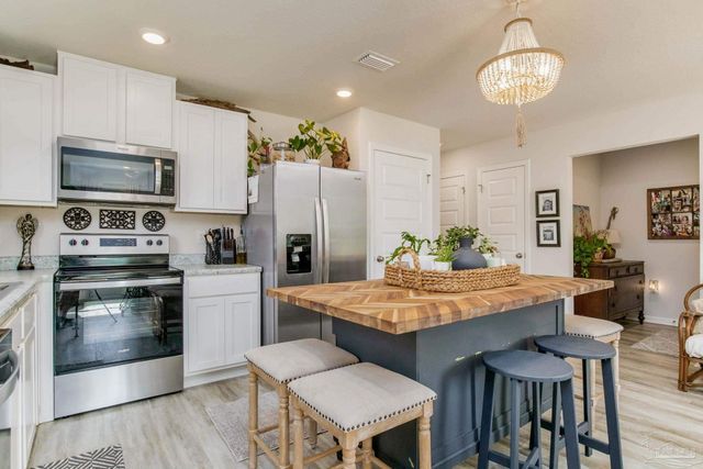 2568 Sutton Place Dr, Cantonment, FL 32533