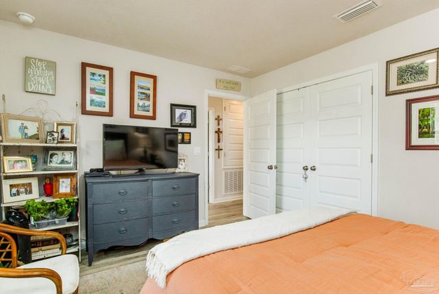 2568 Sutton Place Dr, Cantonment, FL 32533