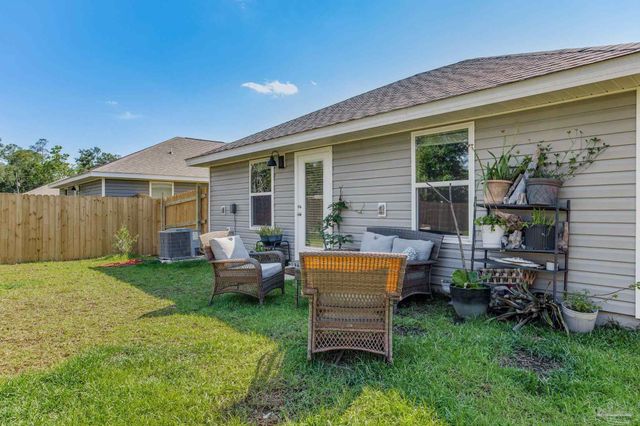 2568 Sutton Place Dr, Cantonment, FL 32533