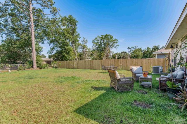 2568 Sutton Place Dr, Cantonment, FL 32533