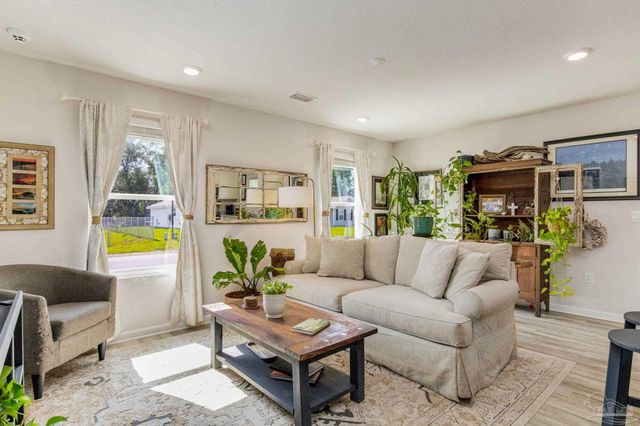 2568 Sutton Place Dr, Cantonment, FL 32533