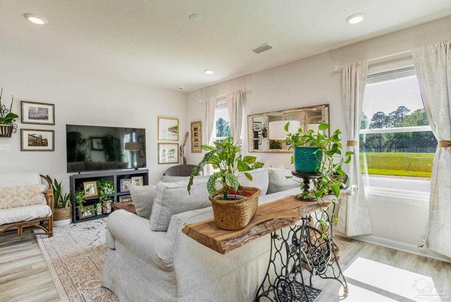 2568 Sutton Place Dr, Cantonment, FL 32533