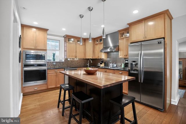 221 N BENT RD, Wyncote, PA 19095