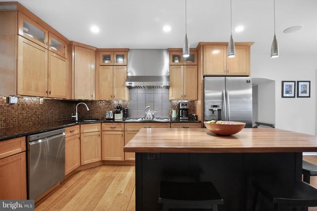 221 N BENT RD, Wyncote, PA 19095