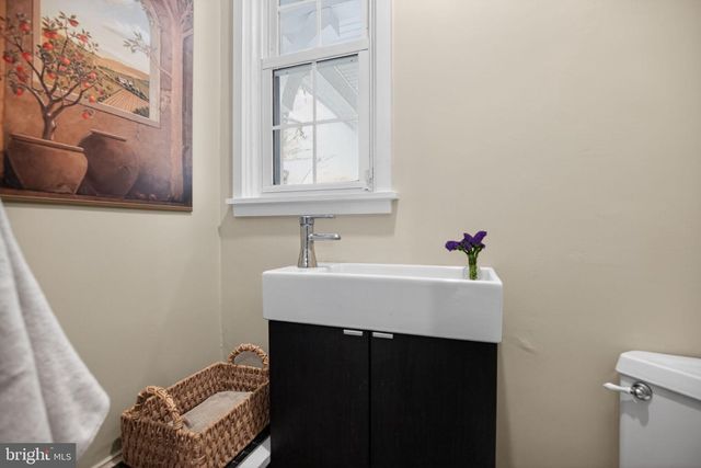 221 N BENT RD, Wyncote, PA 19095